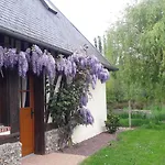 La Commere: Dans Un Cadre Champetre * Plasnes