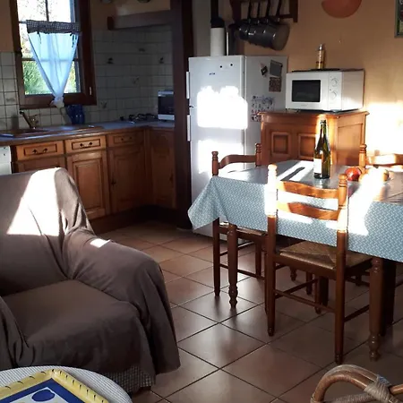 La Commere: Dans Un Cadre Champetre * Plasnes